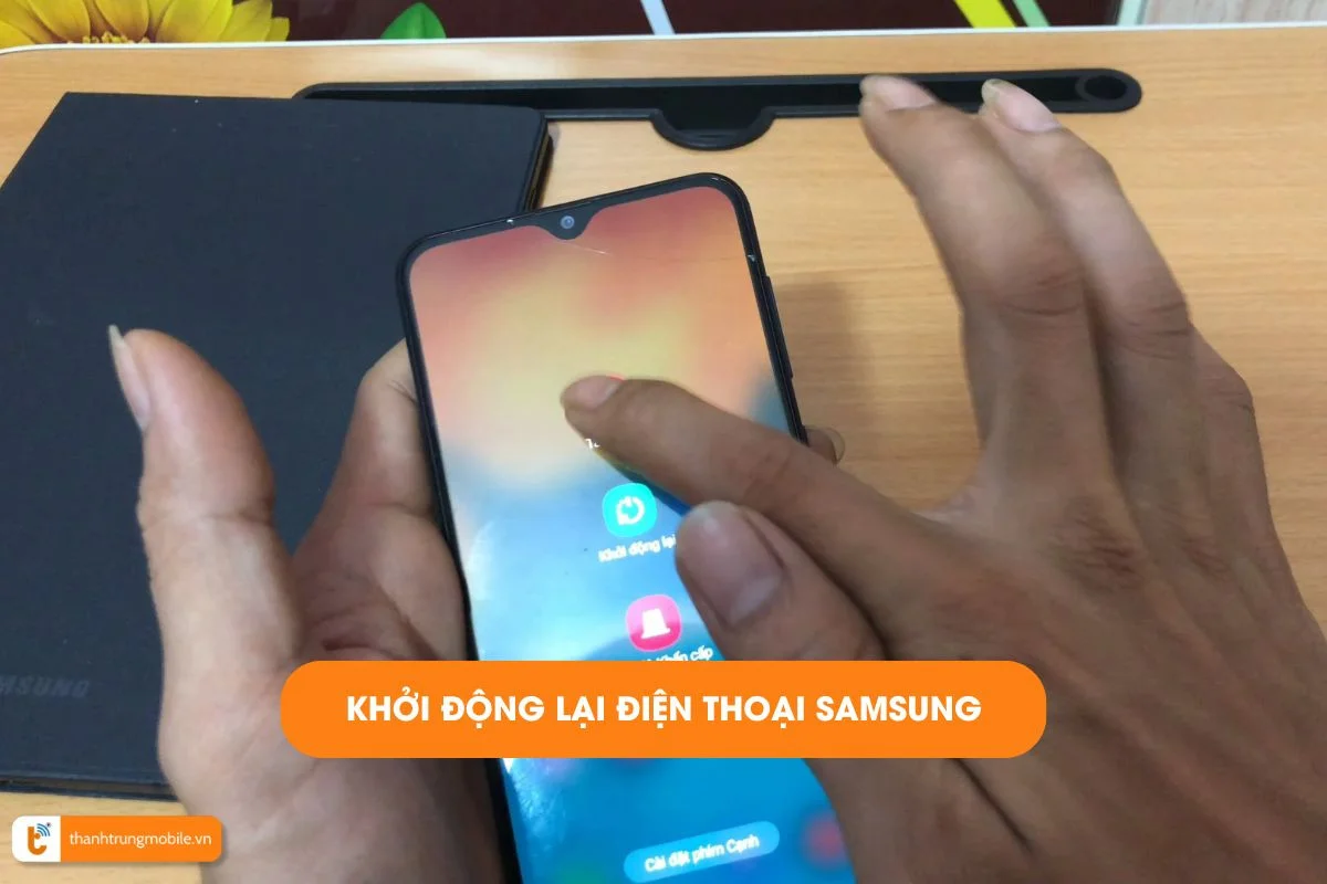 khởi động lại điện thoại Samsung