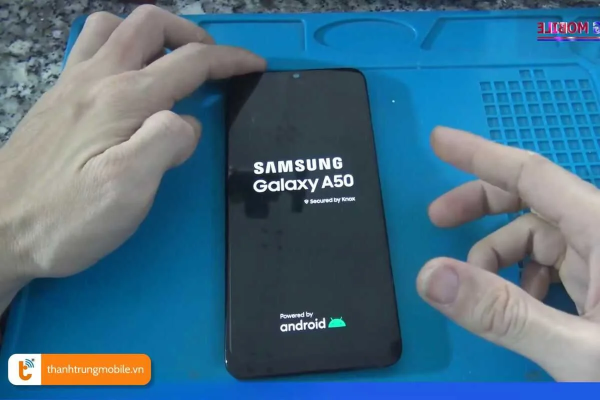 Khởi động lại điện thoại Samsung A50