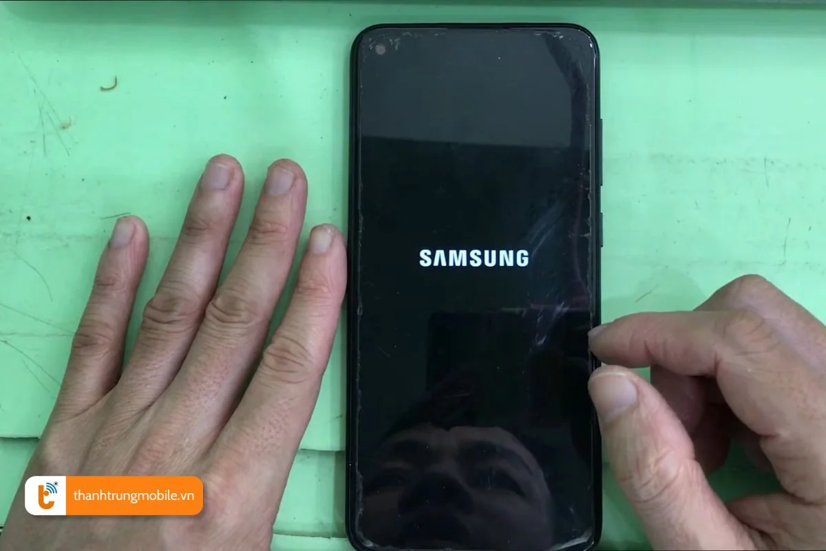 khoi dong lai thiet bi samsung a7