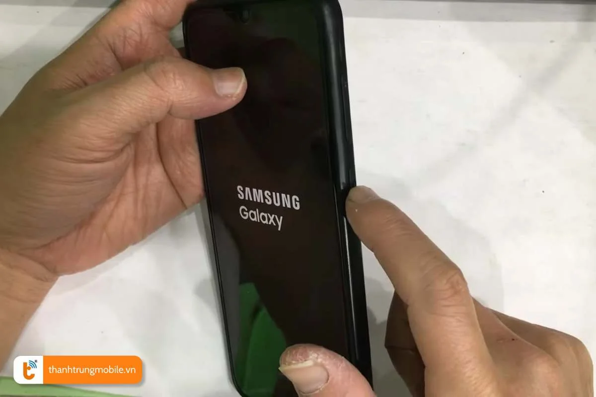 khoi dong lai ung dung camera tren dien thoai android