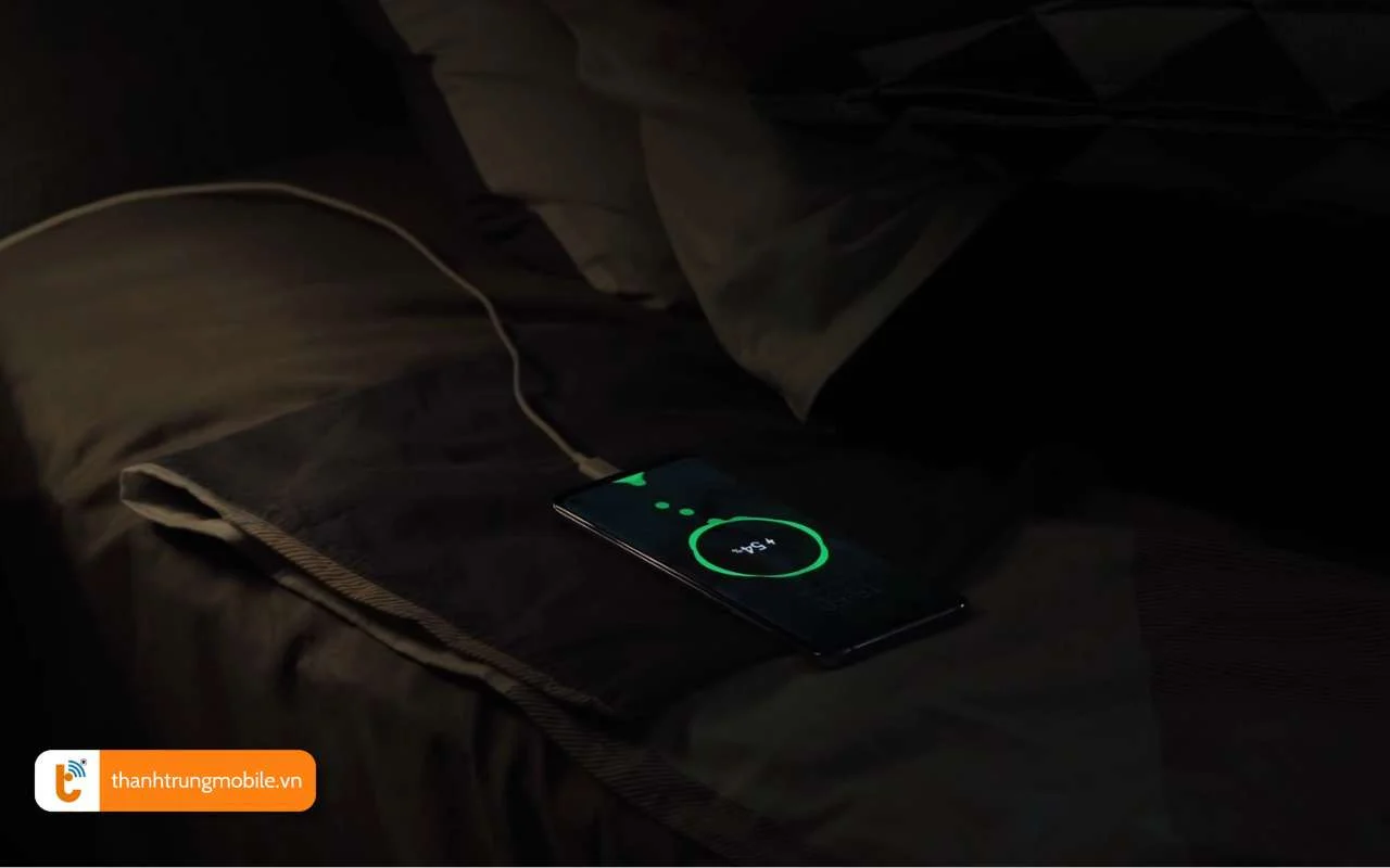 khong nen sac dien thoai samsung qua dem