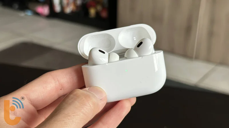 Cận cảnh thiết bị tai nghe không dây AirPods