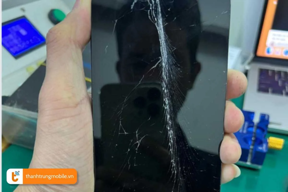 man hinh amoled bi vo nut