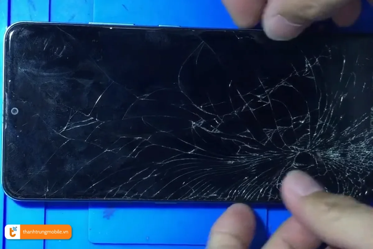 Màn hình Nokia 2.4 bị bể nặng do rơi rớt mạnh