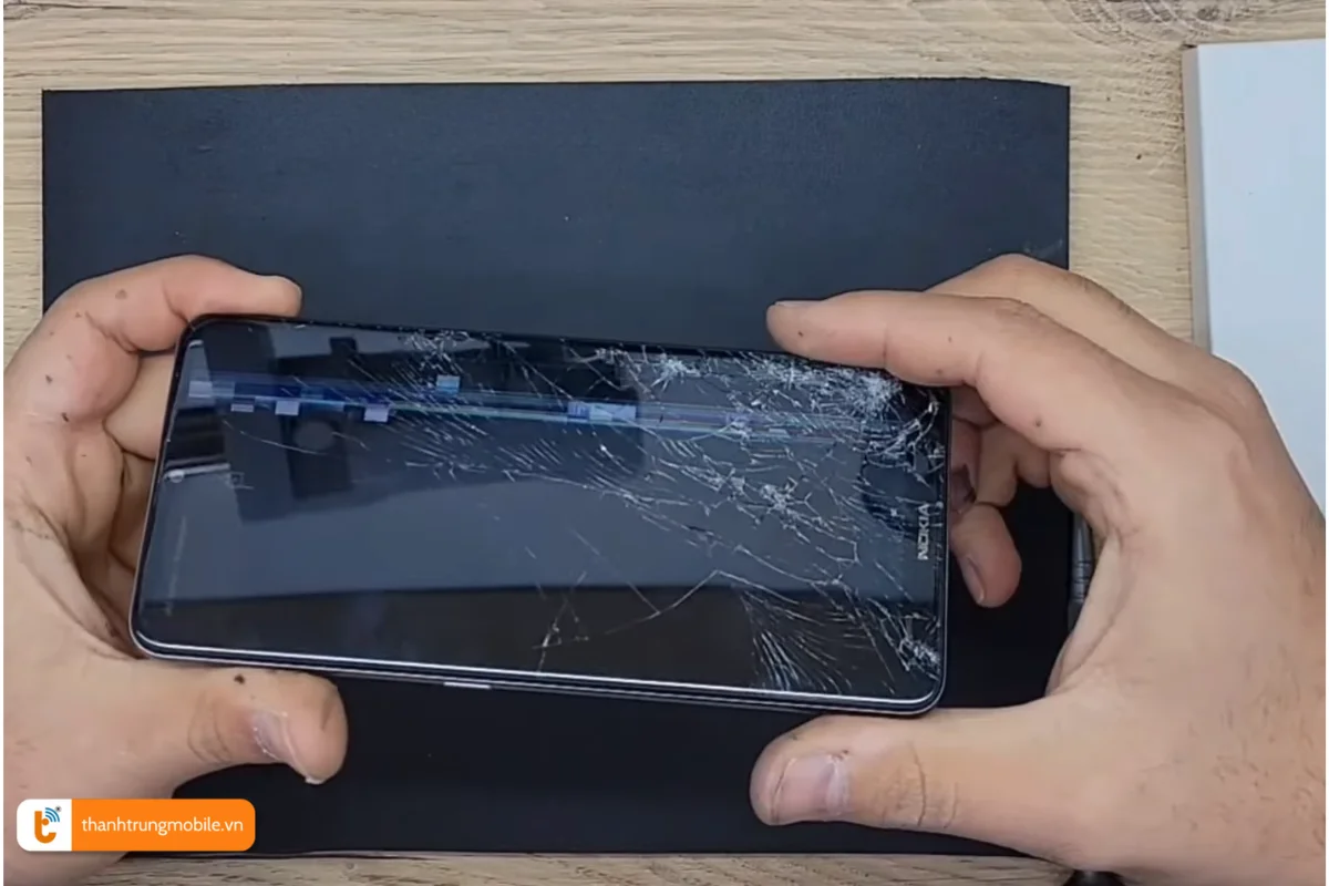 Màn hình Nokia 2.4 bị lỗi sọc nặng cần thay mới