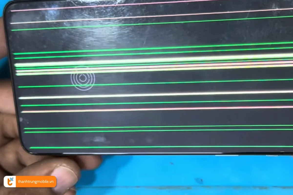 Màn hình OnePlus 9R bị lỗi sọc nặng nề