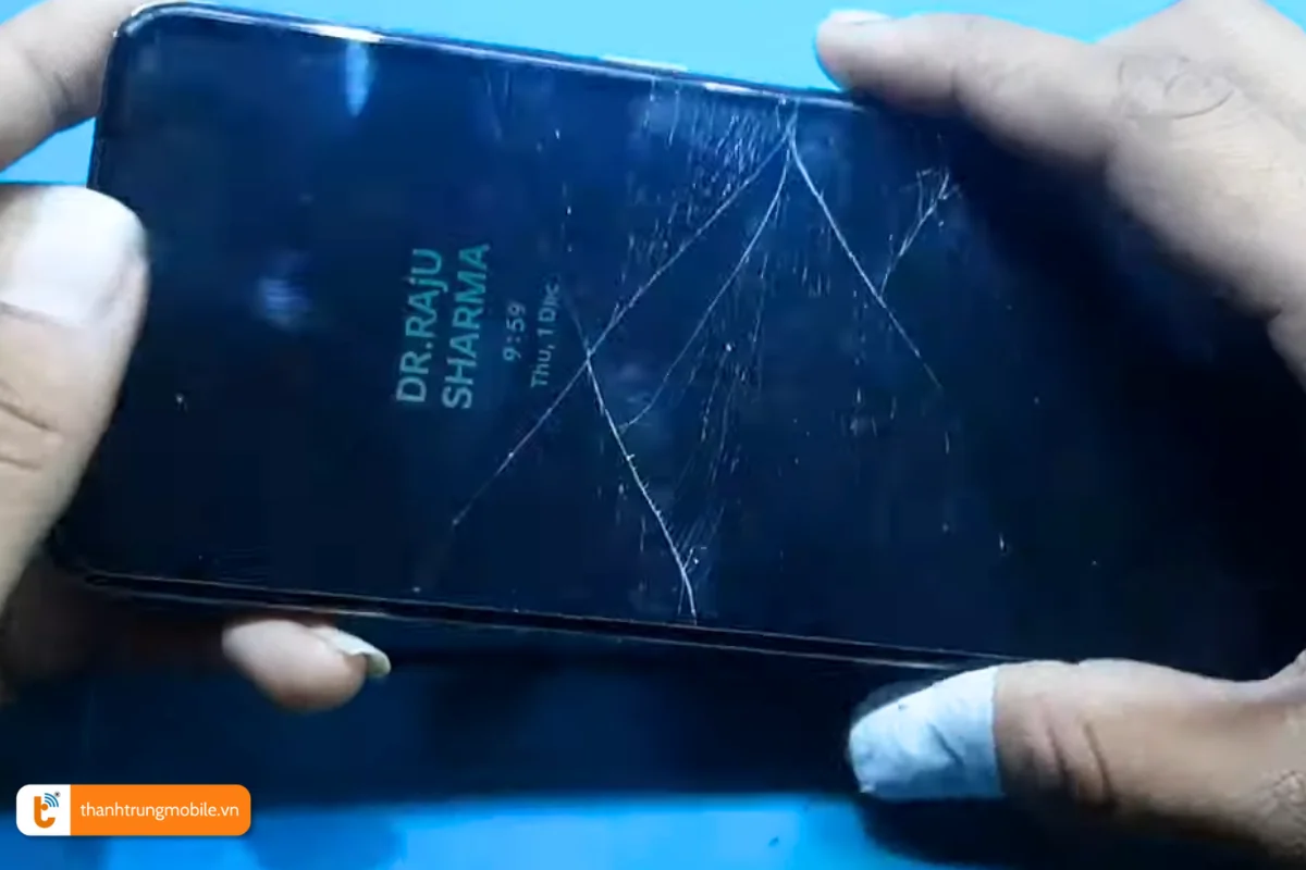 Mặt kính Realme X bị nứt vỡ cần thay mới