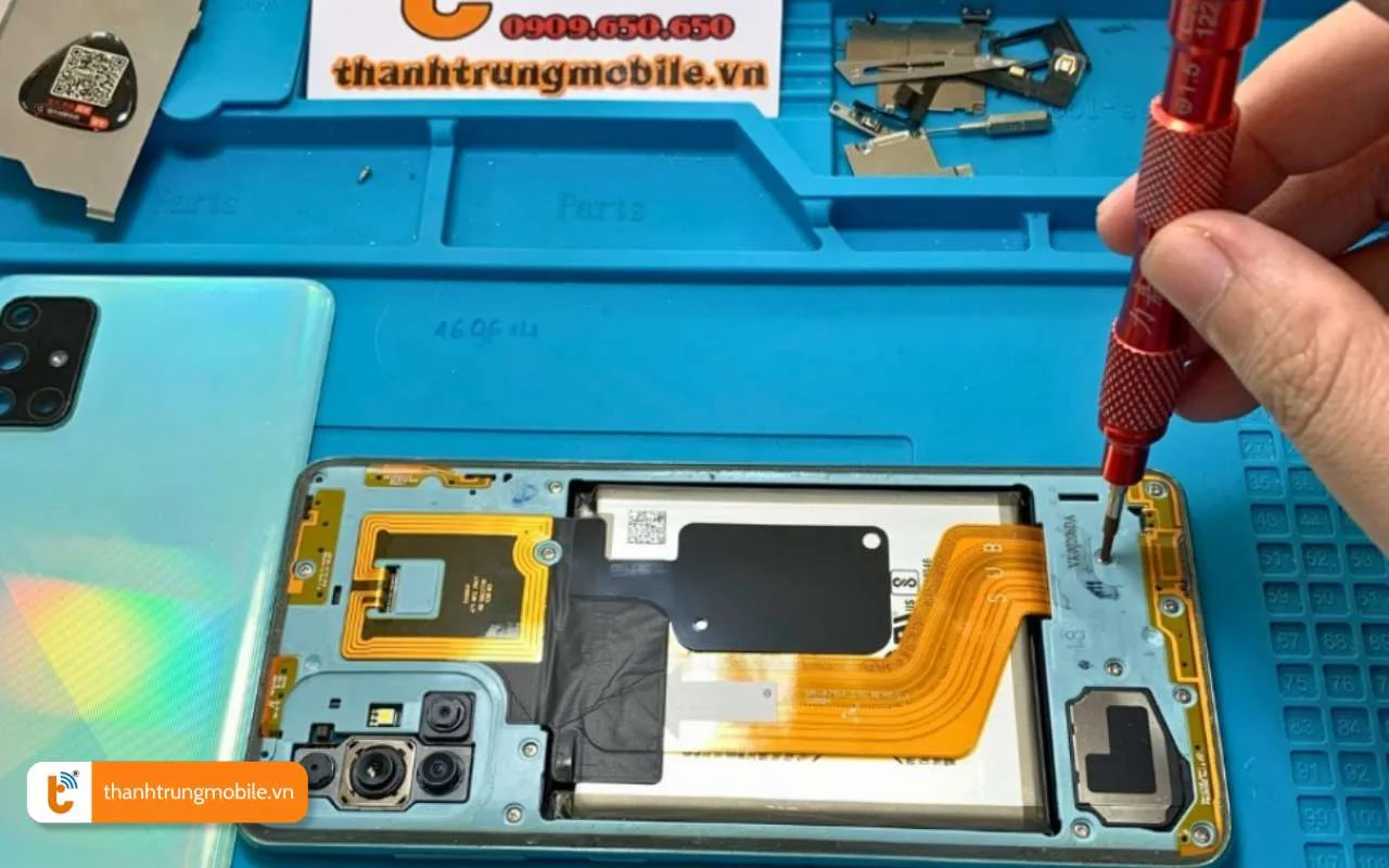 nen thay pin dien thoai khoang 1 2 nam su dung