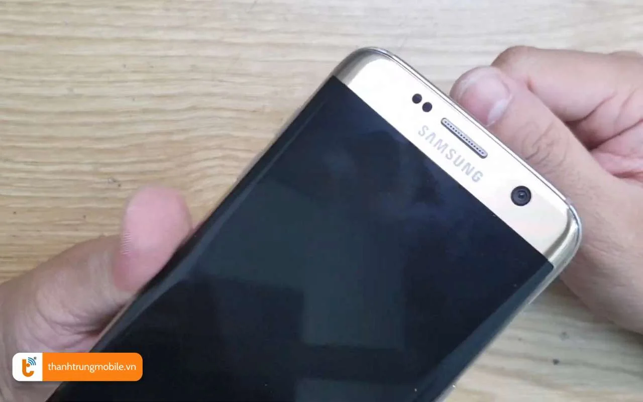 nhung van de khi dien thoai samsung bi rot xuong nuoc