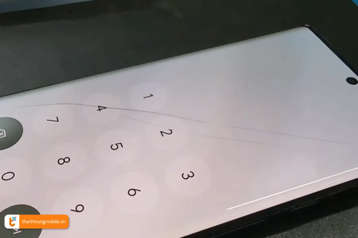 Nứt mặt kính Google Pixel 6 Pro ảnh hưởng đến tính thẩm mỹ