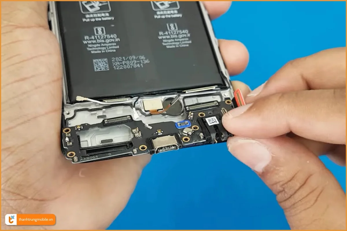 Quy trình thay chân sạc Realme GT Master chính hãng