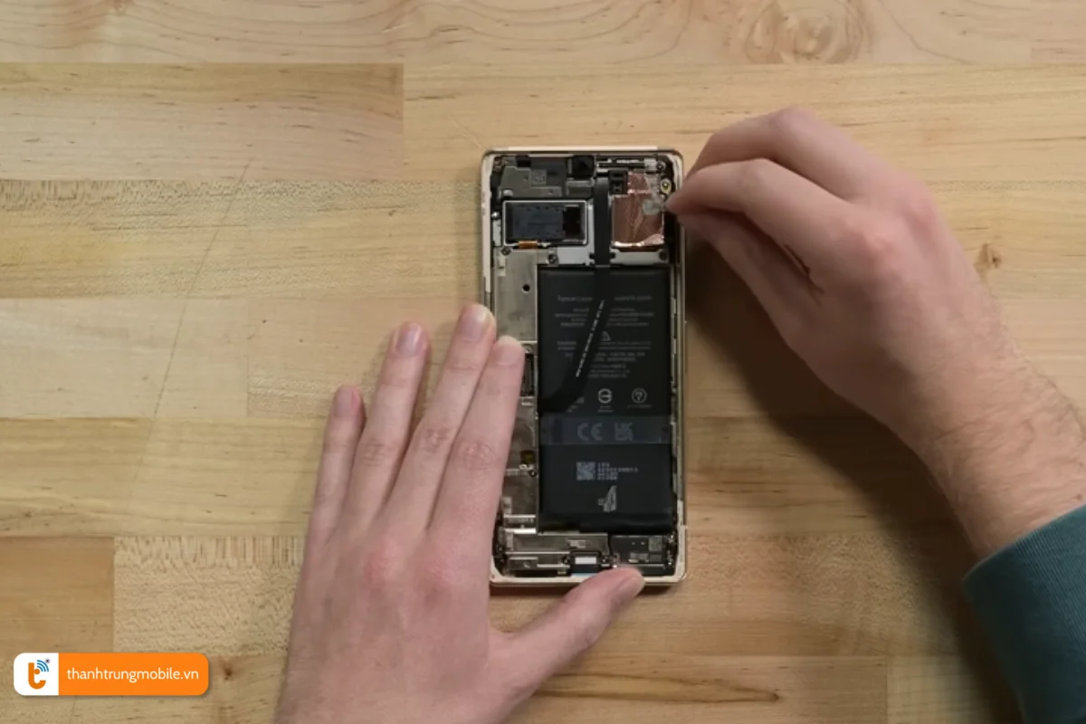 Quy trình thay cụm chân sạc Google Pixel 6 Pro chuyên nghiệp tại Thành Trung Mobile