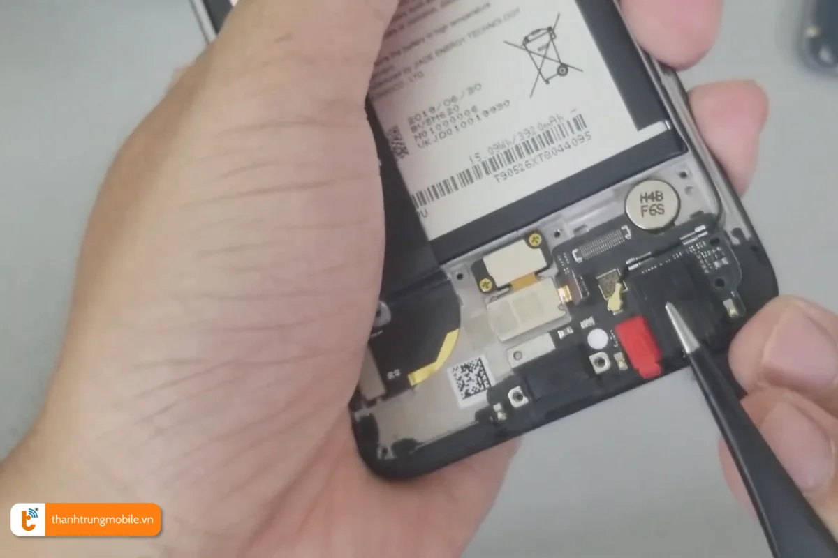 Quy trình thay cụm chân sạc Vsmart Live tại Thành Trung Mobile