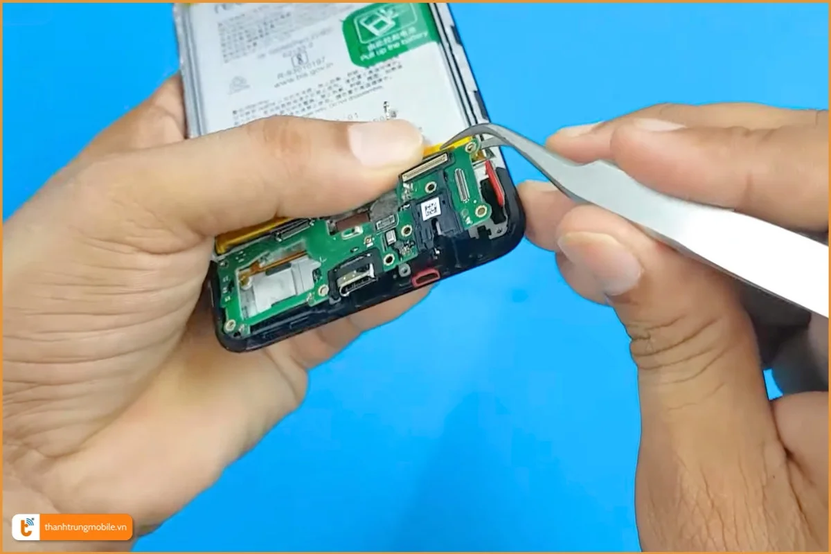 Quy trình thay cụm sạc Realme 8