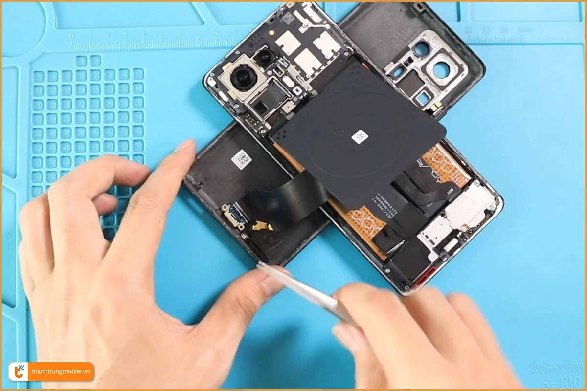 Quy trình thay màn hình điện thoại Xiaomi Mi Mix 4