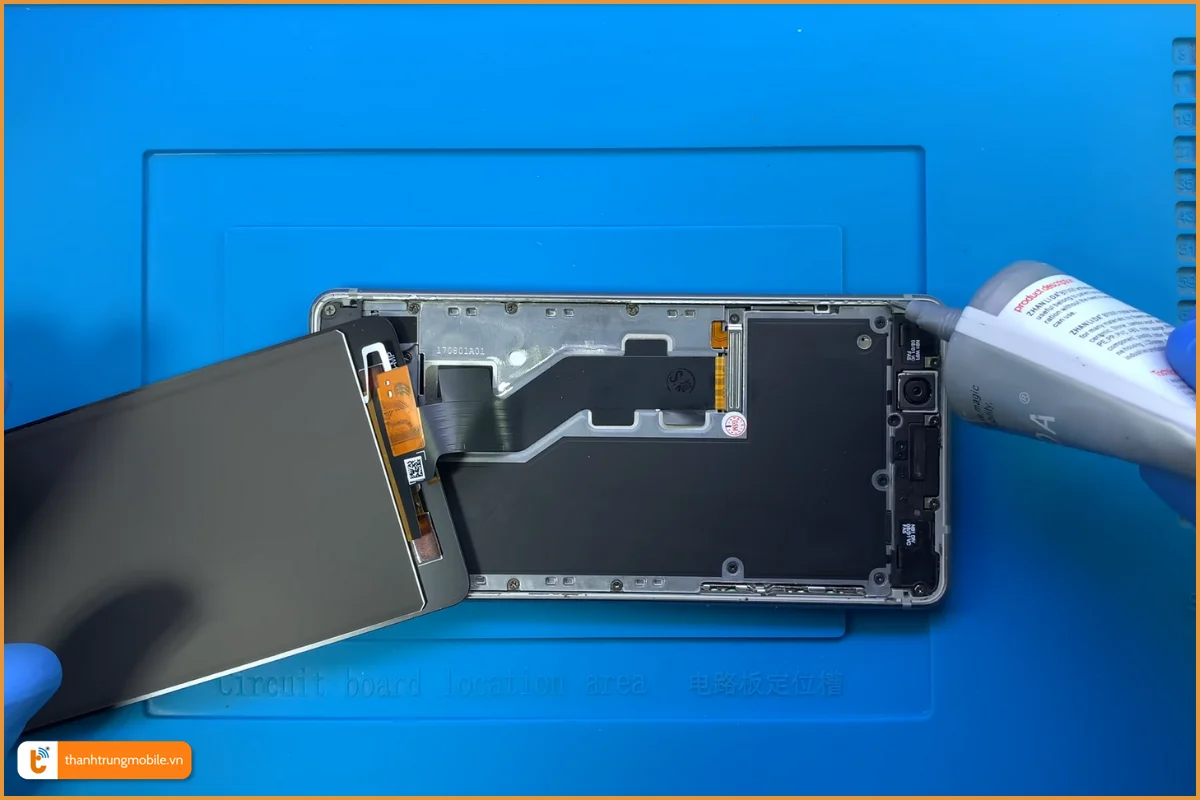 Quy trình thay màn hình Nokia 8