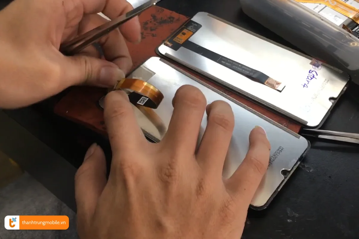 Quy trình thay màn Vsmart Star 4 tại Thành Trung Mobile