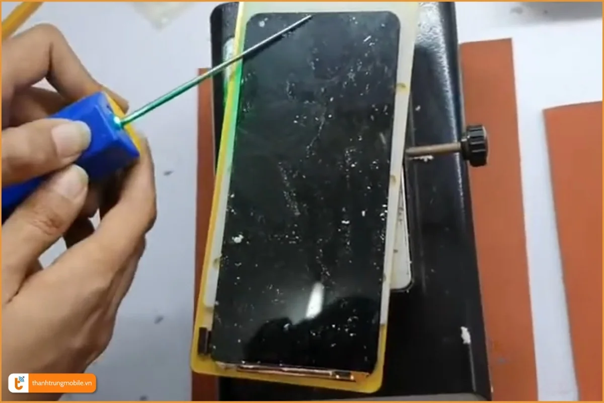 Quy trình thay mặt kính điện thoại Realme X7
