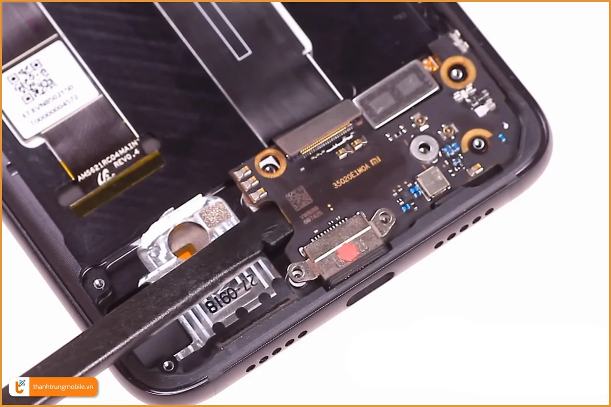 Quy trình thay mic điện thoại Xiaomi Mi 8