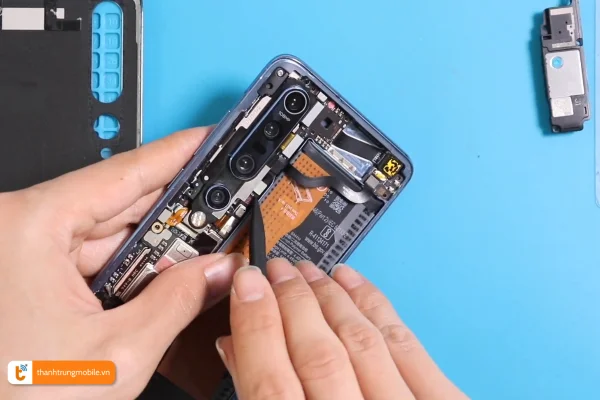 quy-trinh-thay-the-camera-xiaomi-mi-10t-pro-tai-thanh-trung-mobile