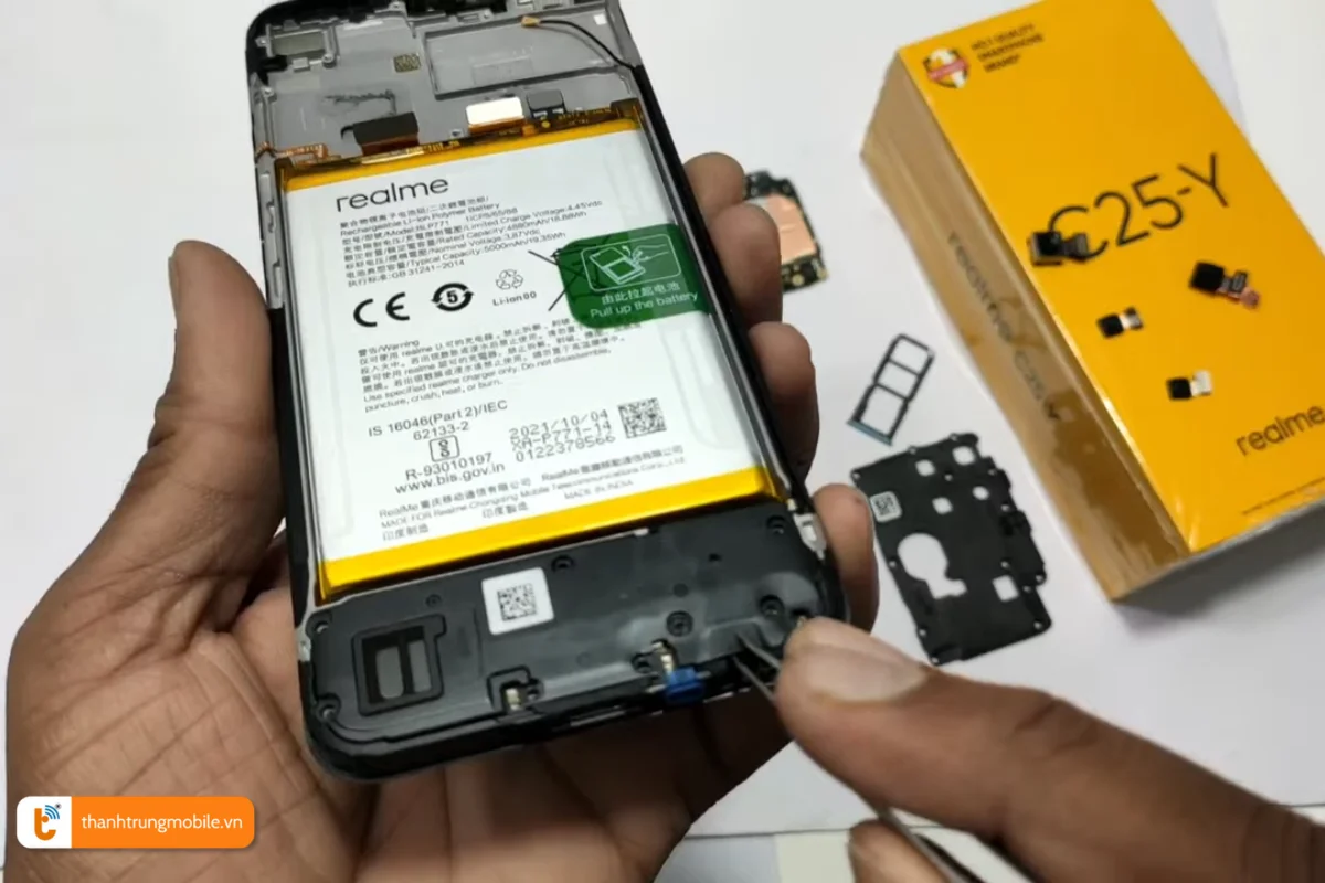 Quy trình thay thế chân sạc Realme C25 tại Thành Trung Mobile