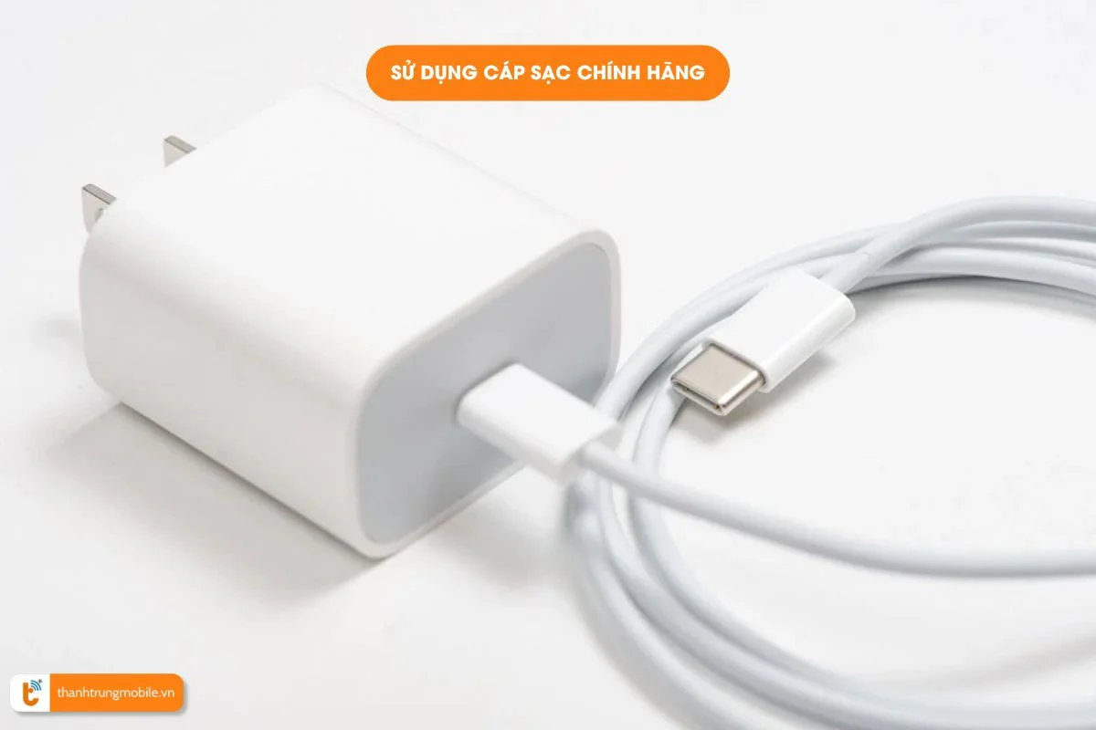 sử dụng cáp sạc chính hãng Samsung