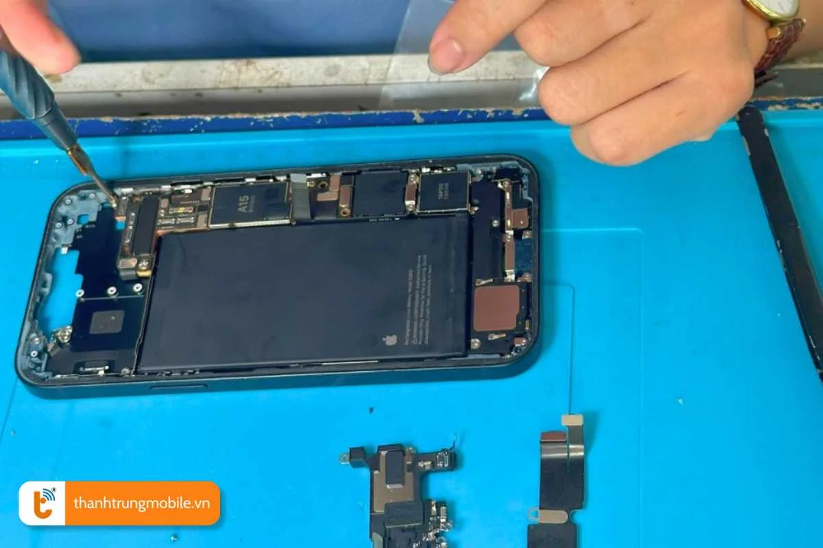 thay man hinh samsung chinh hang tai trung tam sua dien thoai