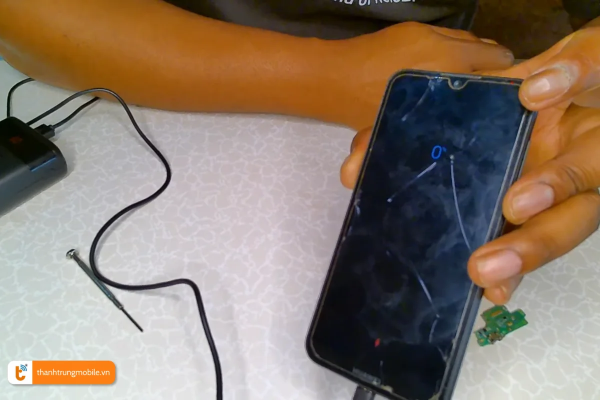 Tình trạng Huawei Y5 nhận sạc nhưng không lên pin