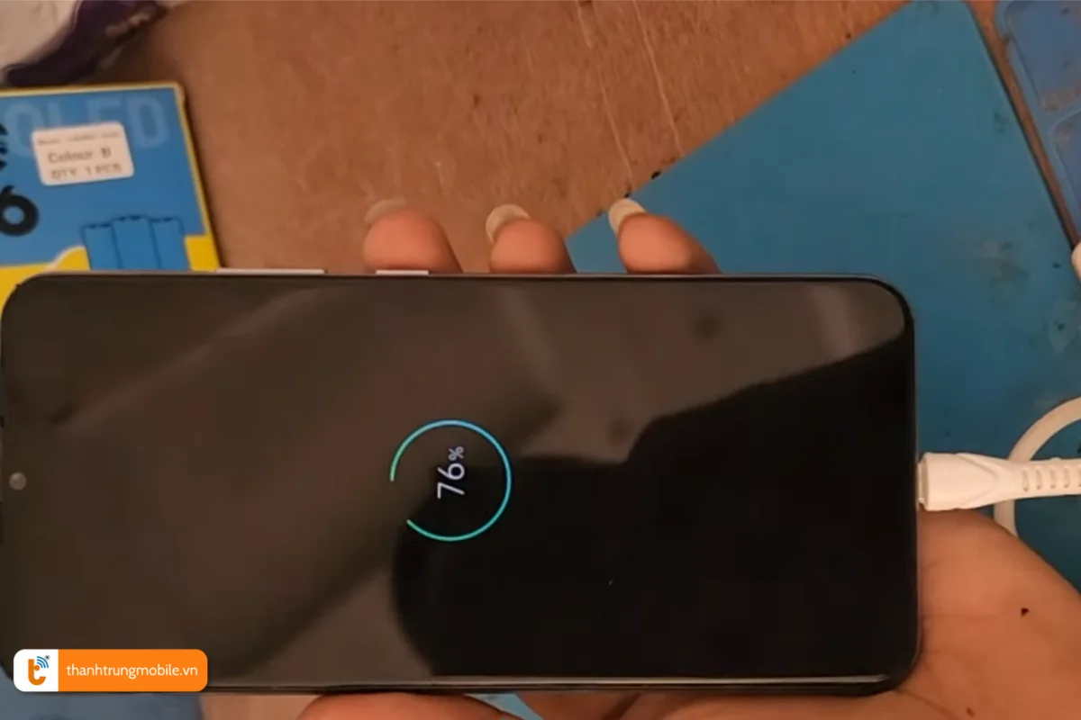 Tình trạng sạc lâu đầy do lỗi chân sạc Realme C12