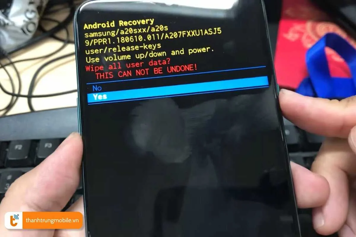 vol down chon yes delete all user data