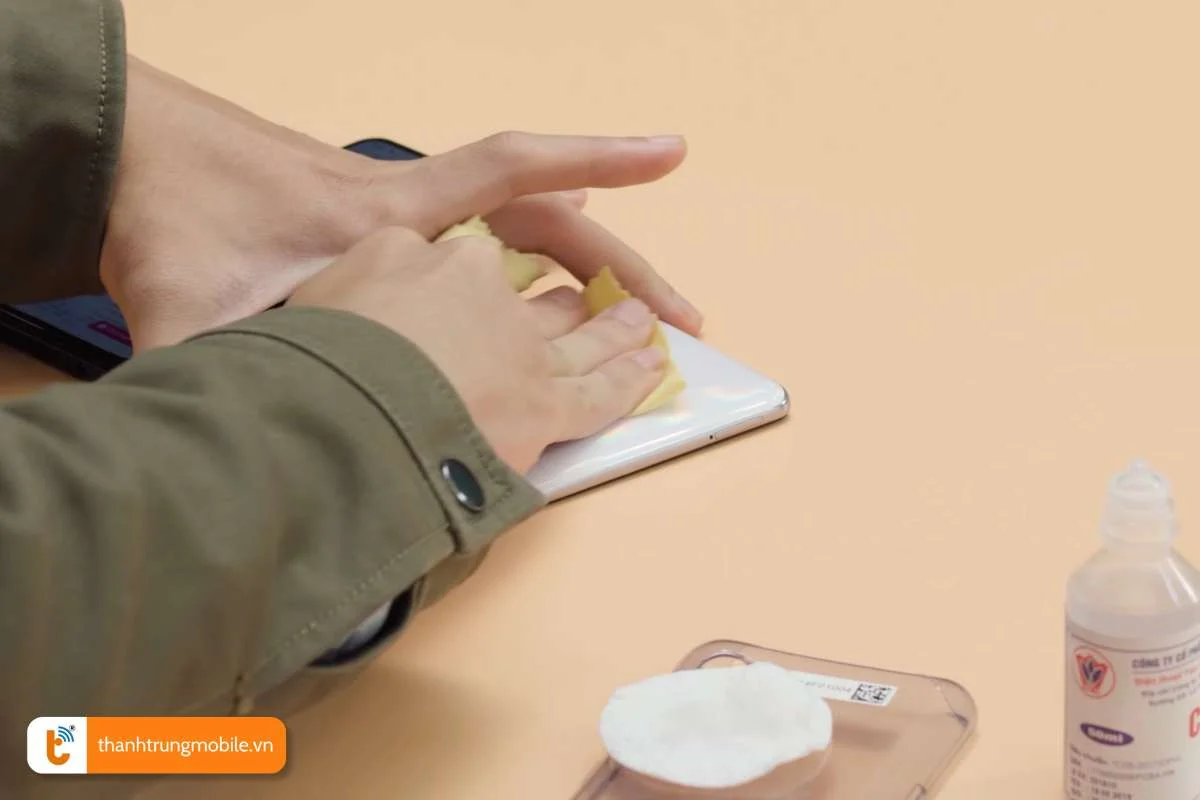 ve sinh dien thoai samsung thuong xuyen