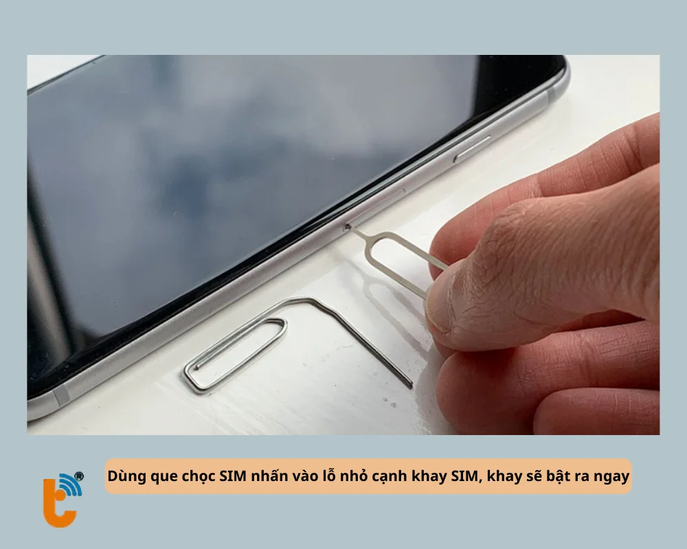 Tháo khay SIM