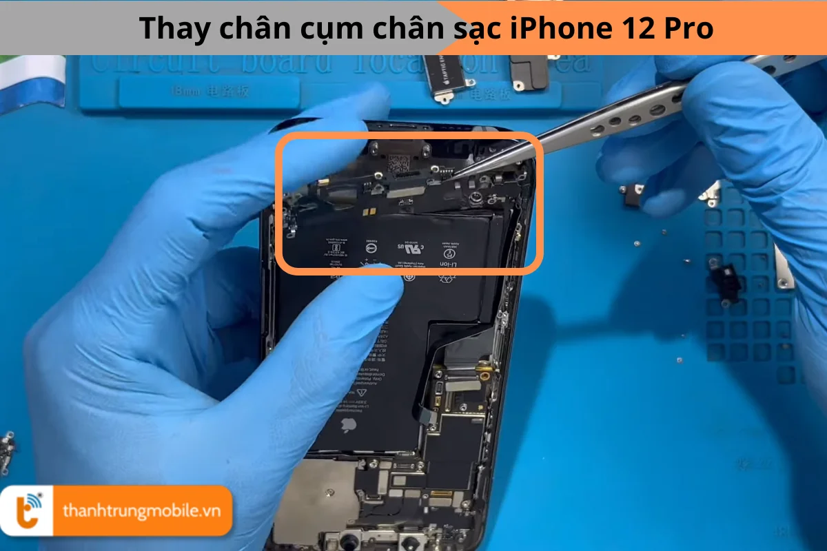 Thay chân sạc iPhone 12 Pro giá bao nhiêu
