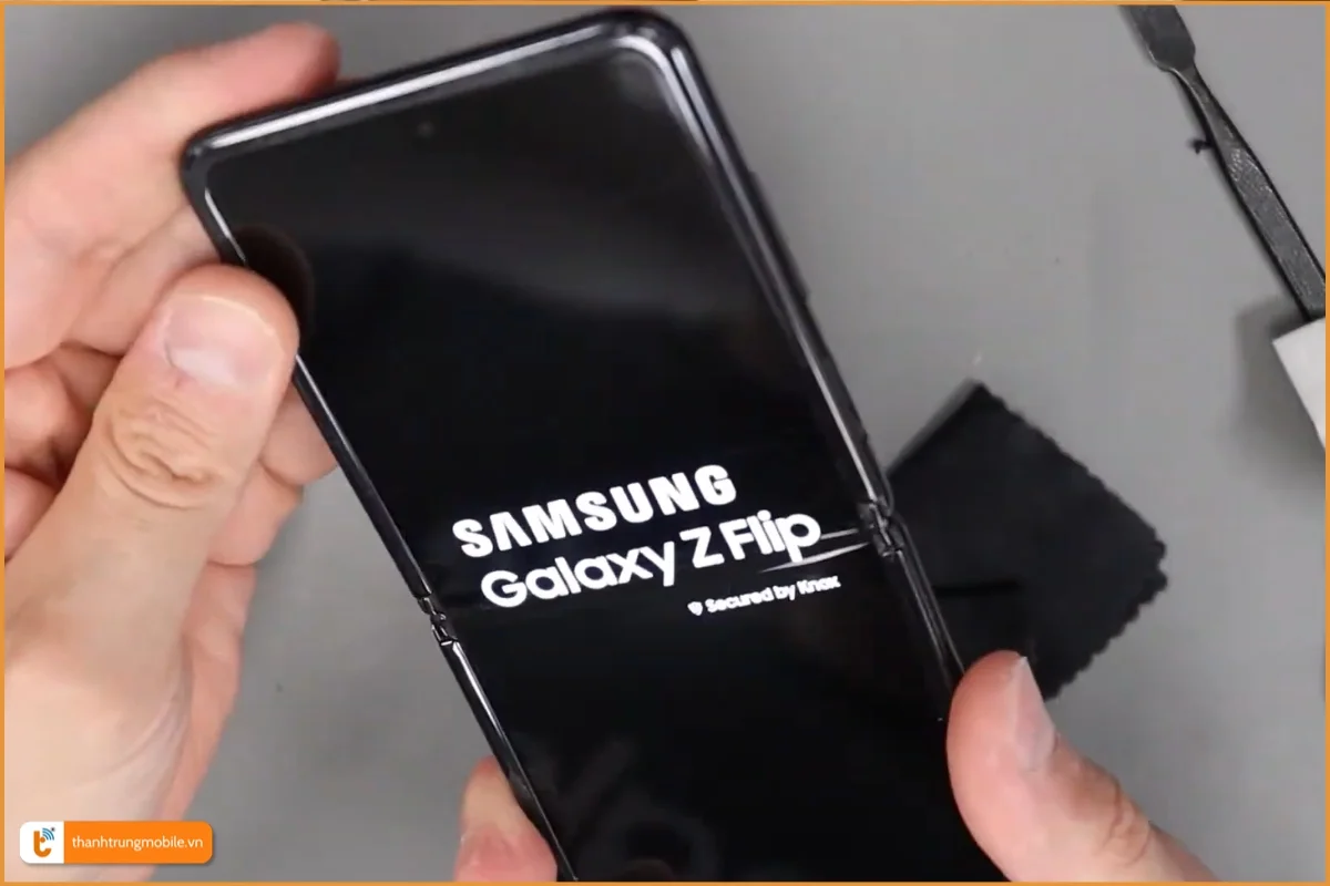 Thay chân sạc Samsung Galaxy Z Flip