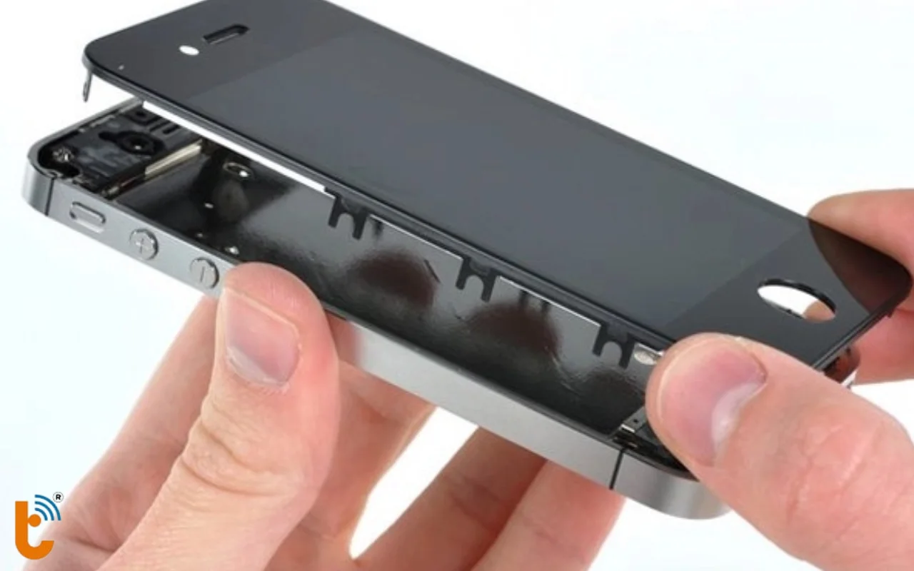 Thay màn hình iPhone 4