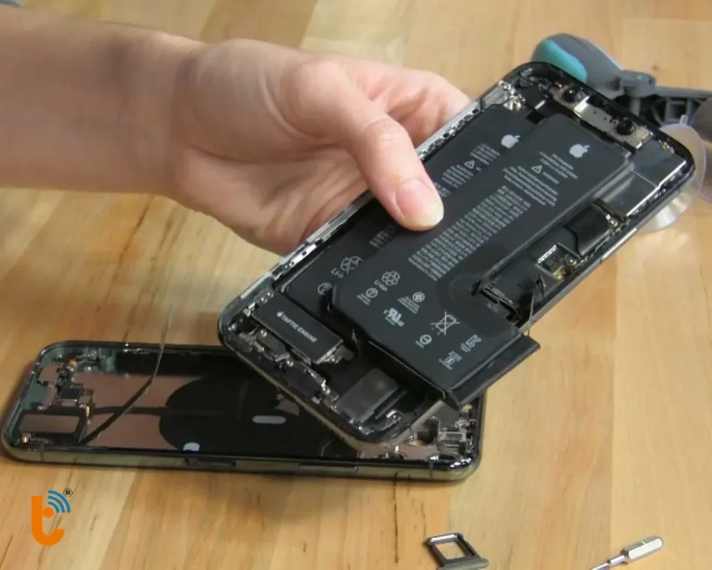 Thay pin iPhone 15 Pro Max