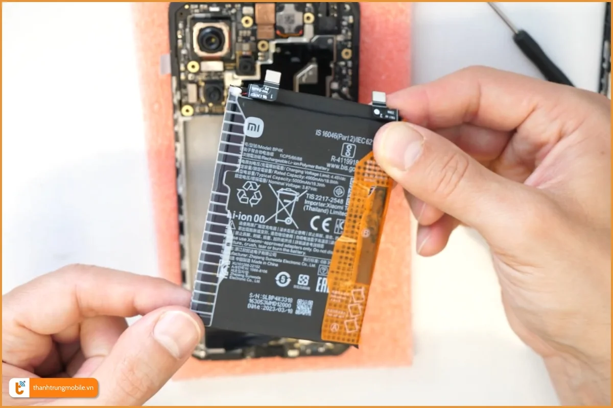 Thay pin Poco X5 Pro chính hãng Xiaomi - Thành Trung Mobile