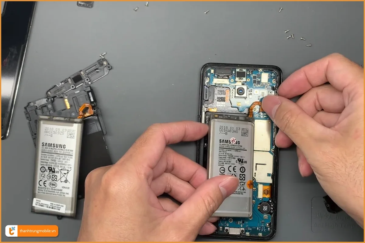 Thay Pin Samsung Galaxy A8 Plus chính hãng