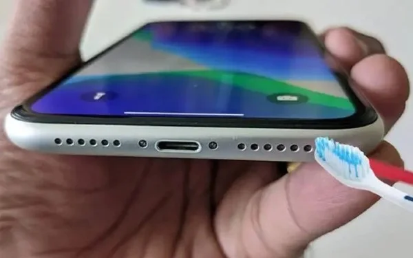 ve-sinh-micro-va-loa-thoai