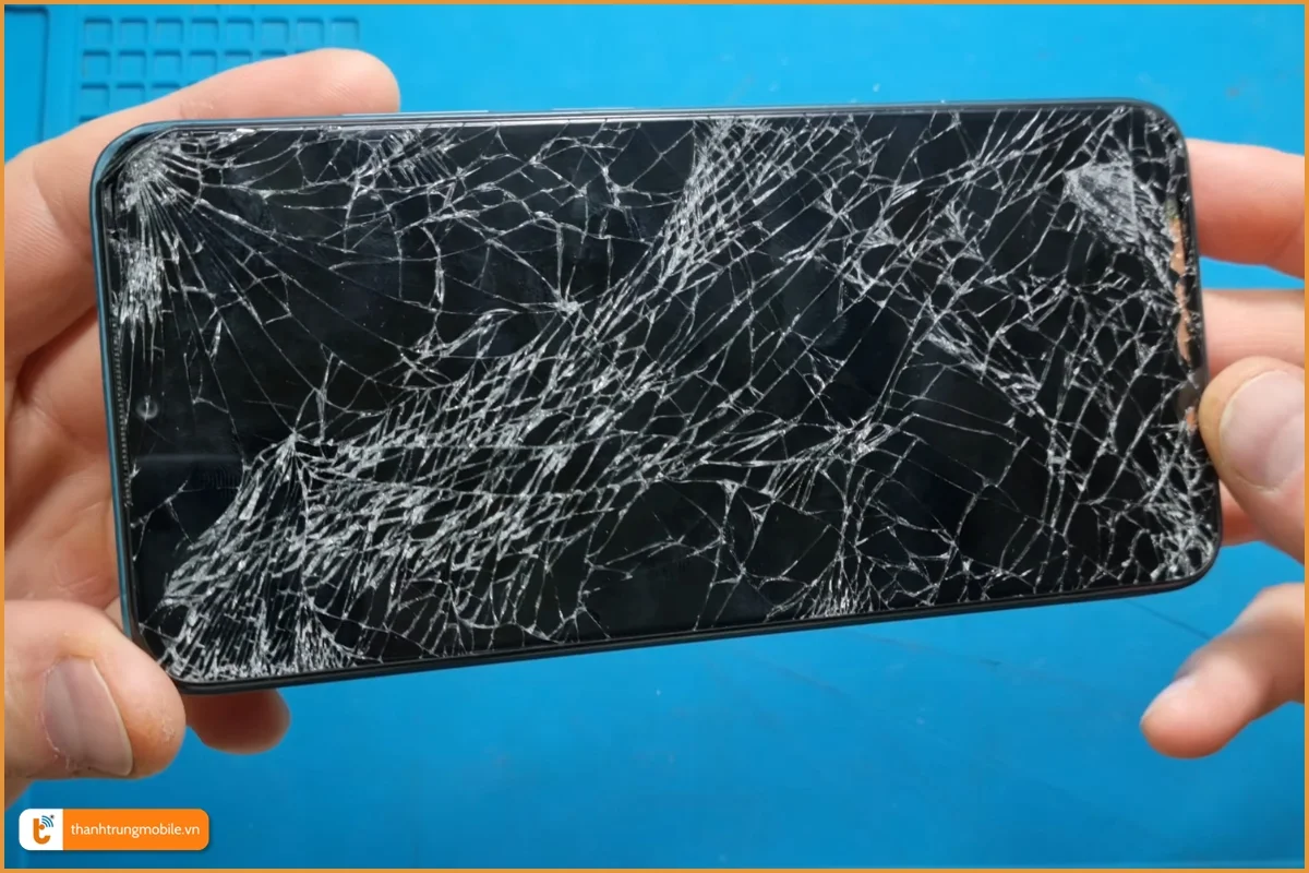 Vivo X60 bị bể, vỡ nát màn hình