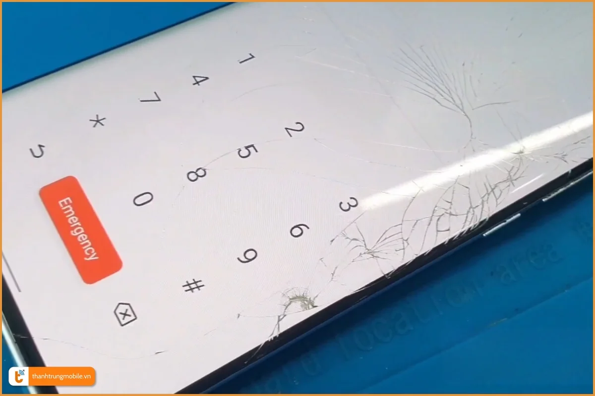 Vivo X60 bị nứt vỡ mặt kính