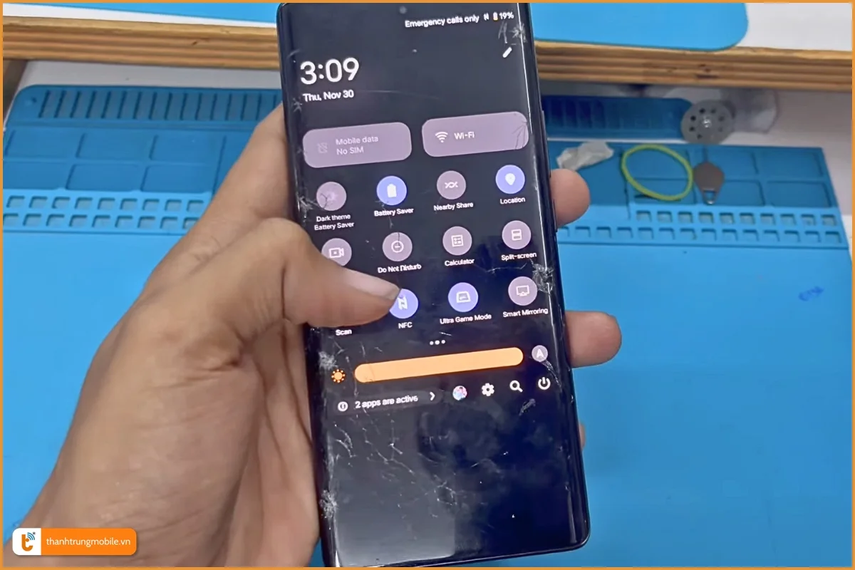 Vivo X90 nứt vỡ mặt kính màn hình