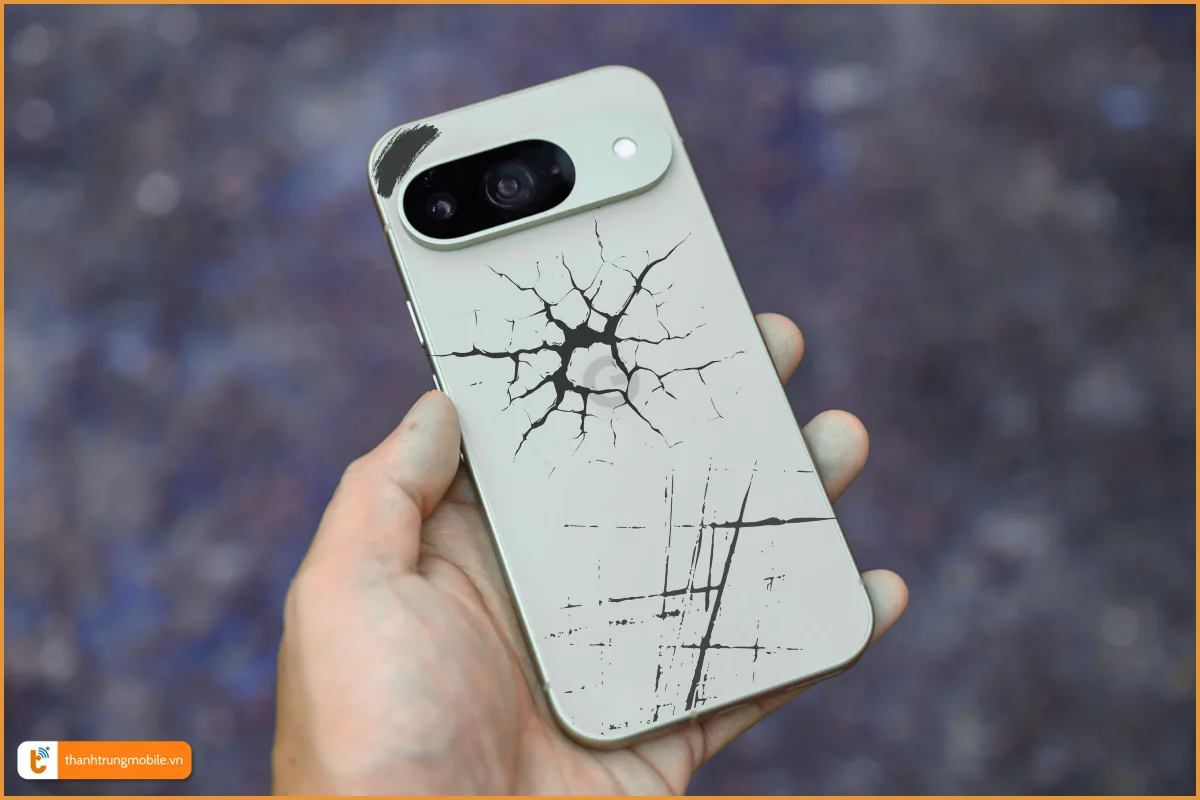 Vỏ Google Pixel 9 trầy xướt, bong tróc sơn cần thay mới