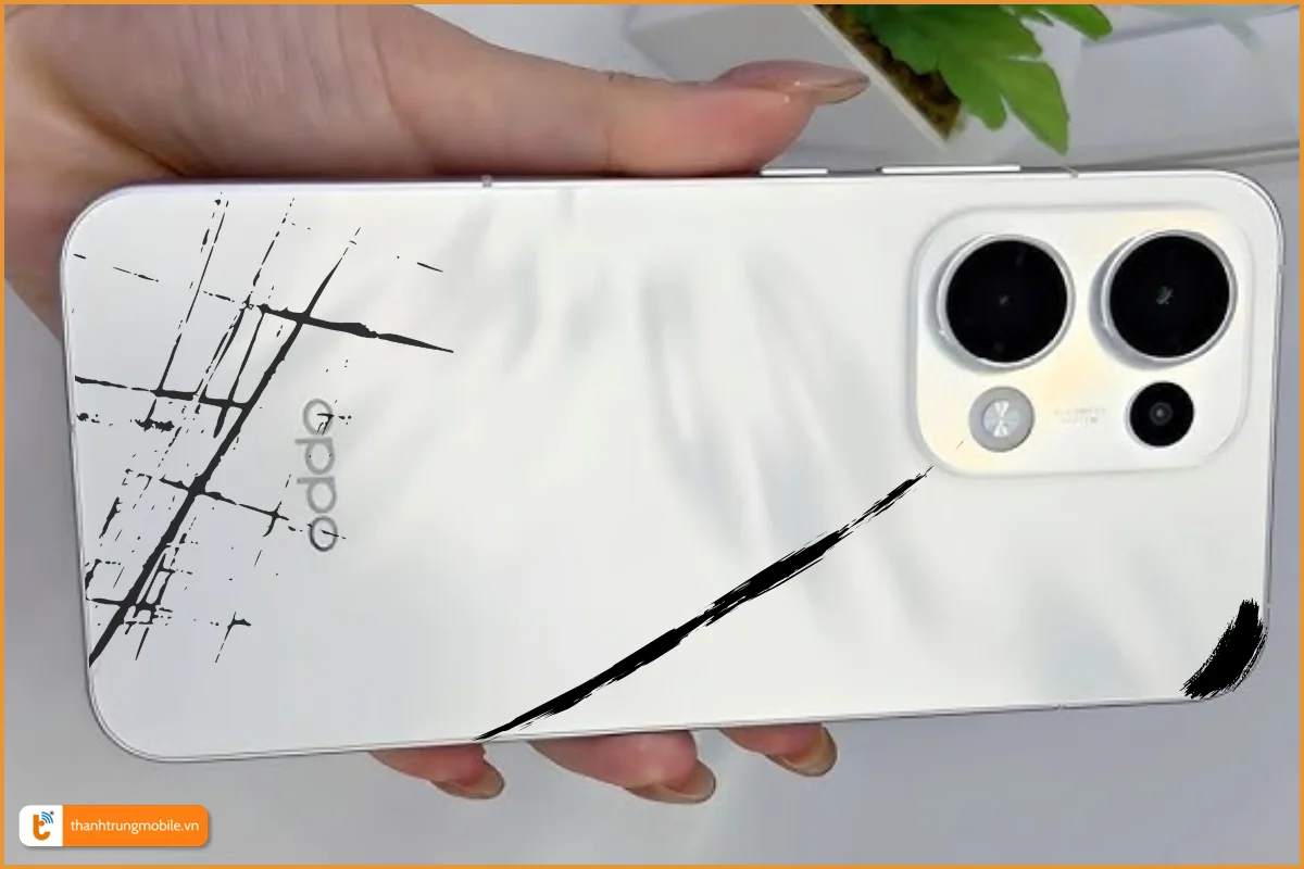 Vỏ OPPO Reno13 5G bị trầy xướt, bong tróc cần thay mới