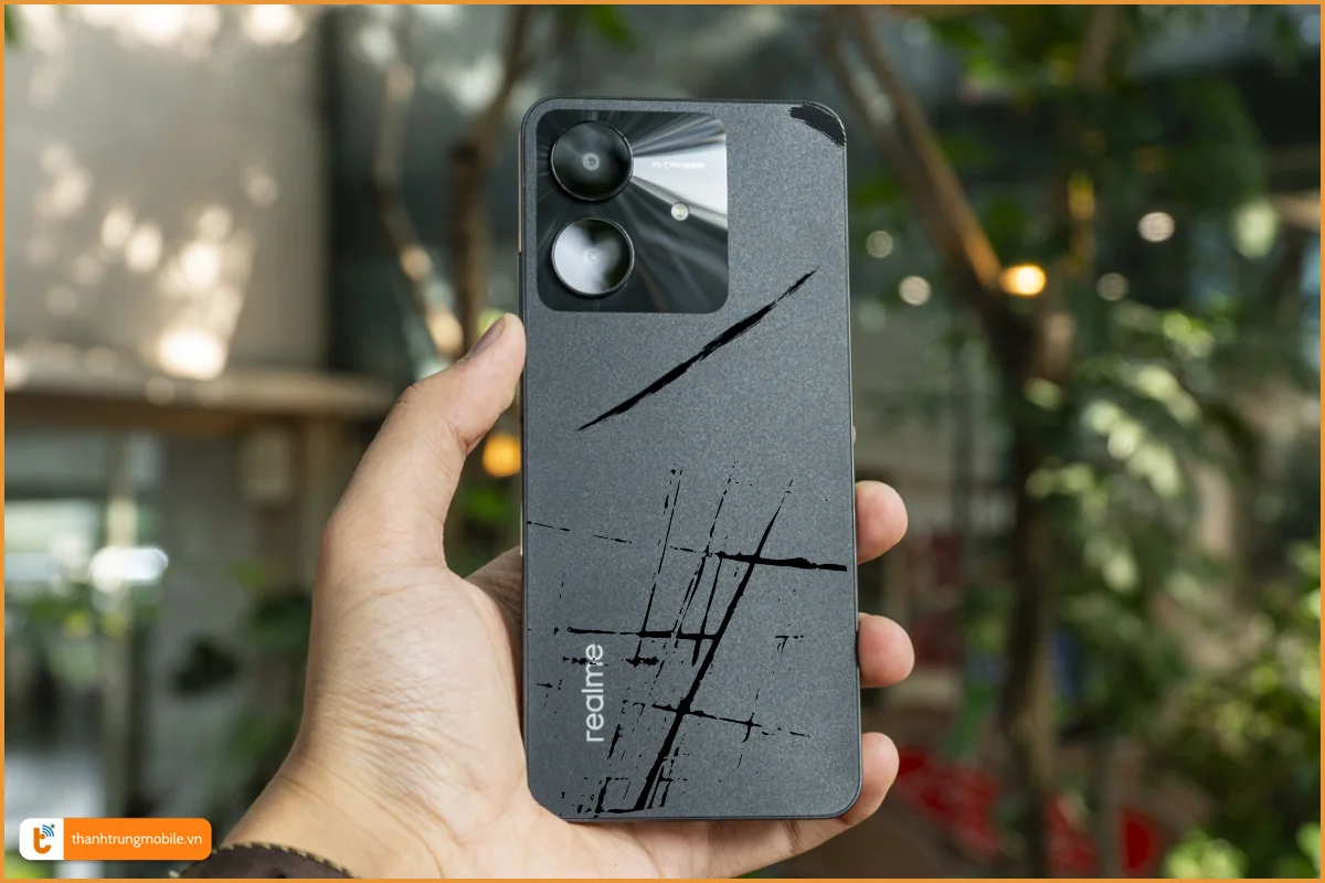 Vỏ Realme Note 60 trầy xướt, bong tróc sơn cần thay mới