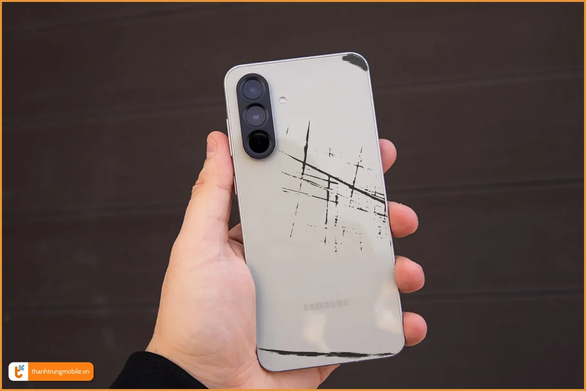 Vỏ Samsung A56 5G trầy xướt, bong tróc sơn cần thay mới
