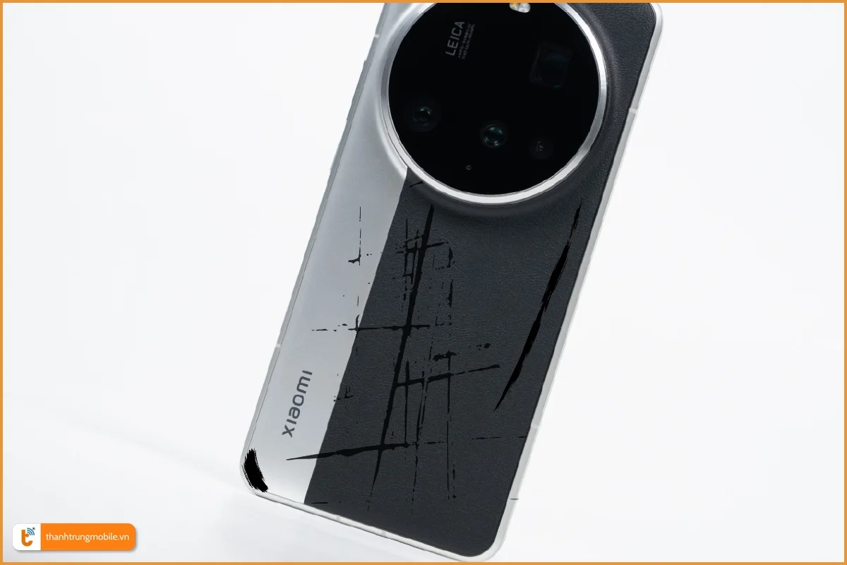 Vỏ Xiaomi 15 Ultra bị trầy xướt, bong tróc cần thay mới