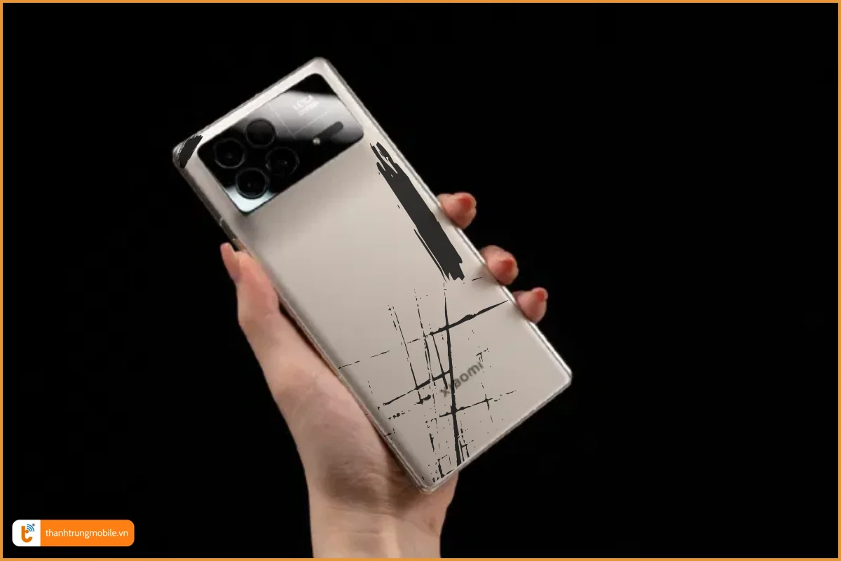 Vỏ Xiaomi Mix Fold 3 trầy xướt, bong tróc sơn cần thay mới