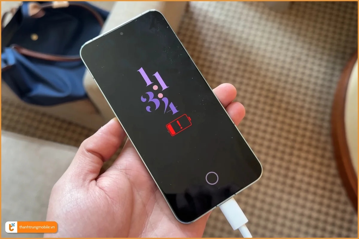 Xiaomi 15 Ultra pin bị chai, sạc không vào