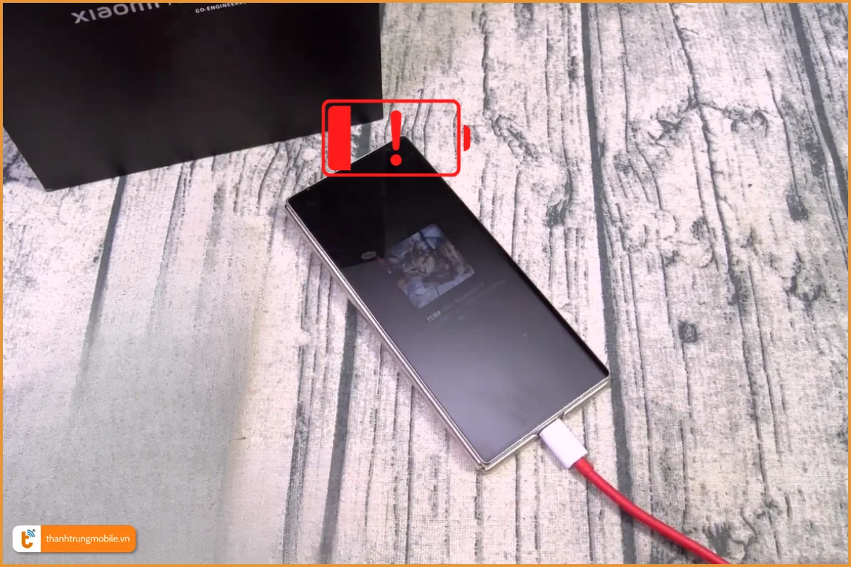 Xiaomi Mix Fold lỗi pin chai sạc không vào